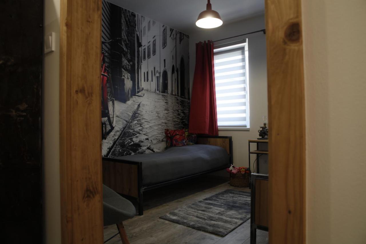 Dundee's Point Apartment